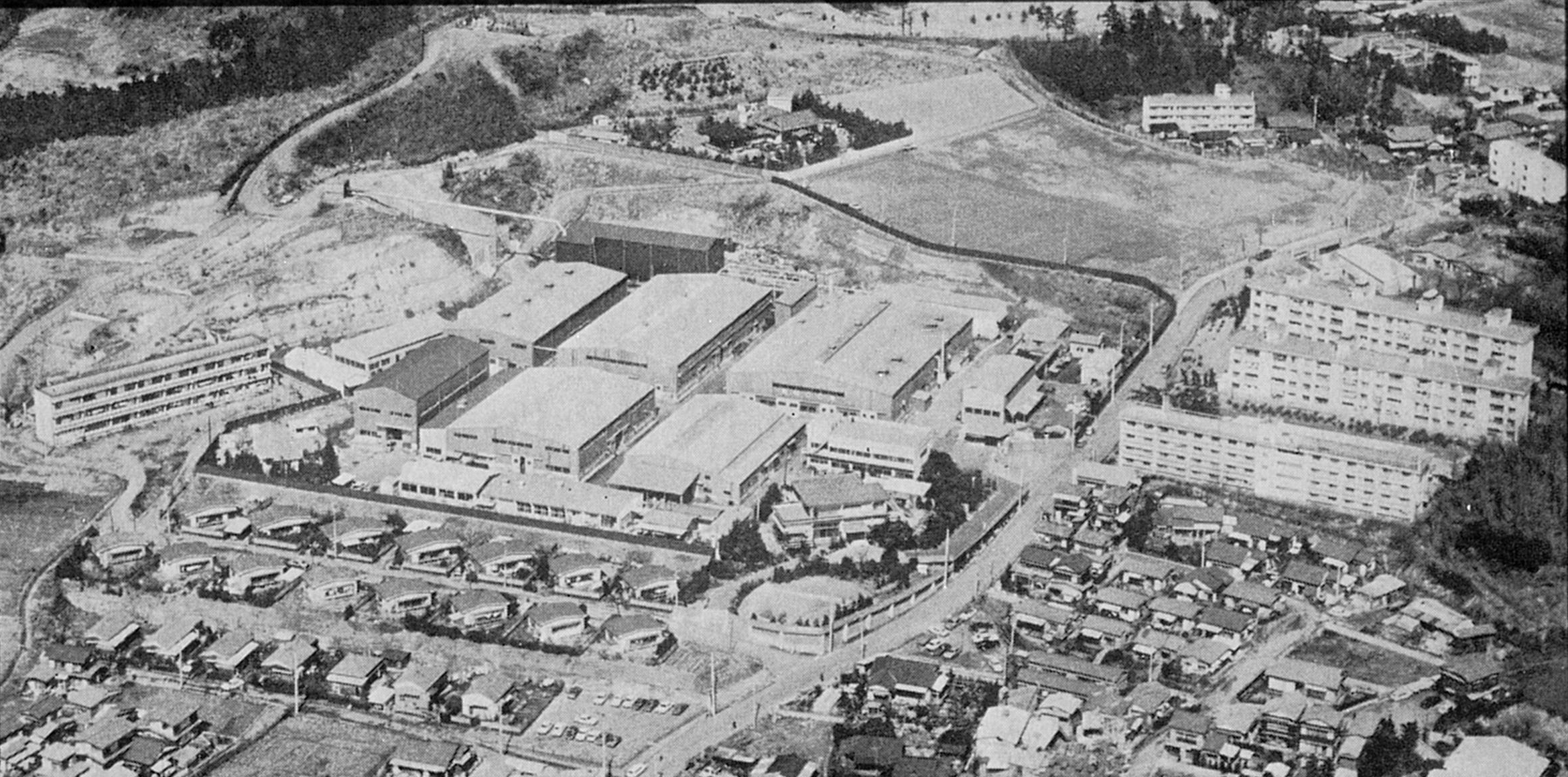 1963年 可変ピッチプロペラの今後の需要拡大に備え、現在の所在地である横浜市戸塚区に工場を新設・移転